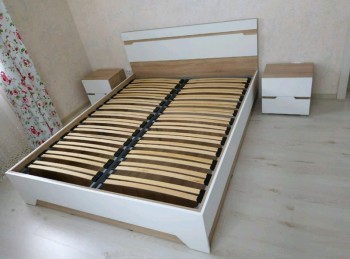 Спальня Анталия (кровать без ортопед-основания, тумбы, Дуб сонома, Белый Софт, горизонт) в Уяре - uyar.mebel54.com | фото